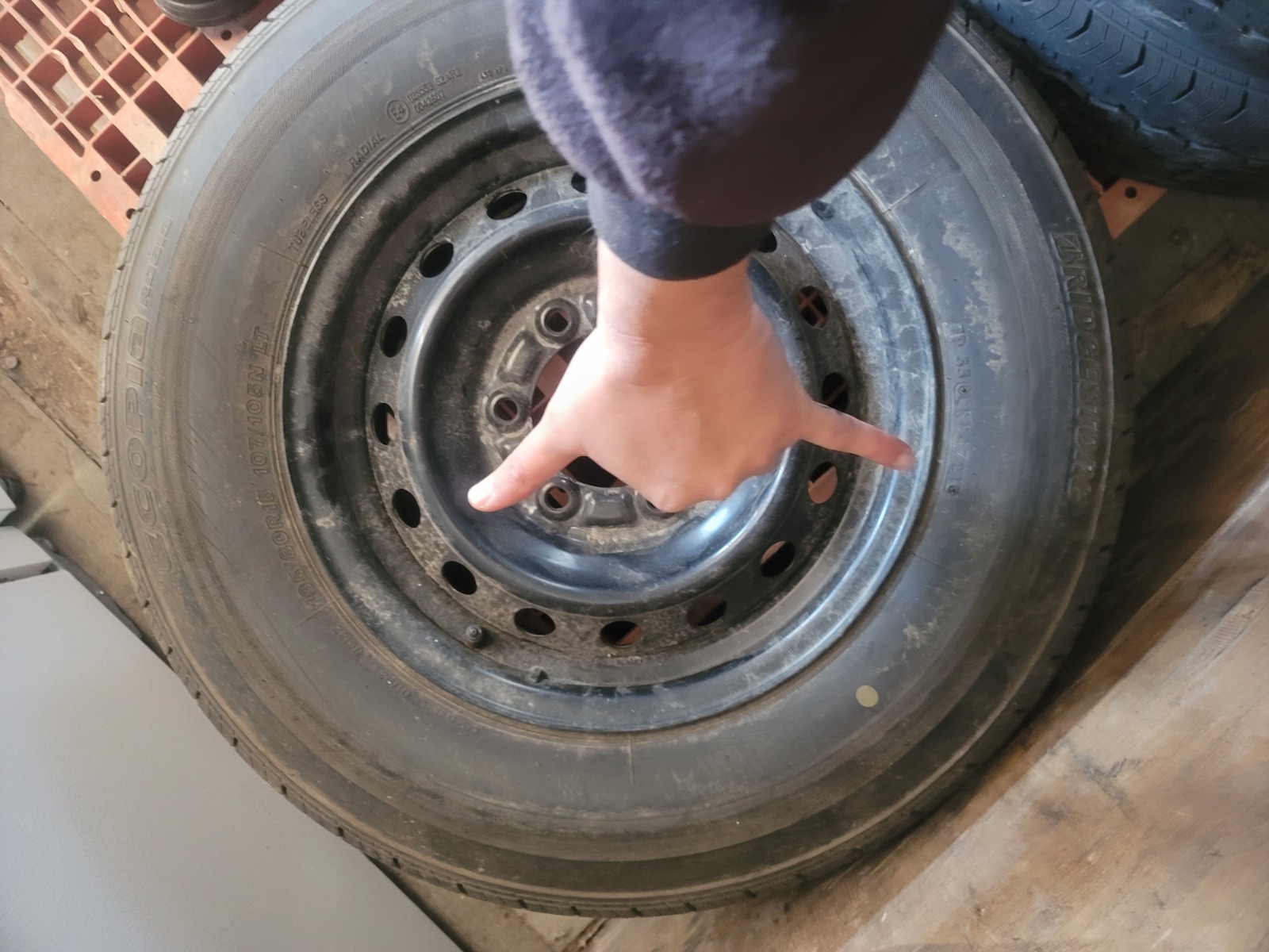 MIX ALL SIZE TIRES GOOD