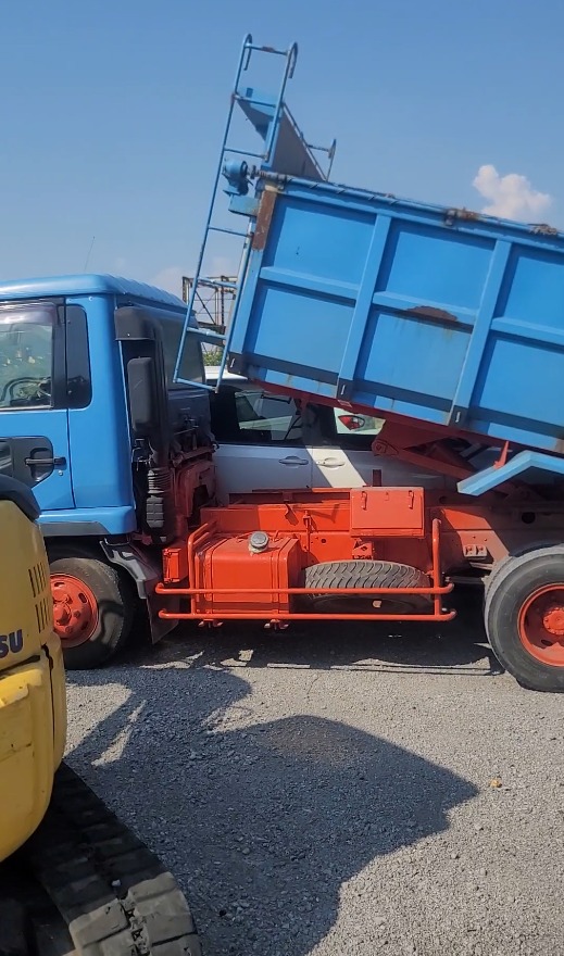 2002 Nissan Condor  Dumper