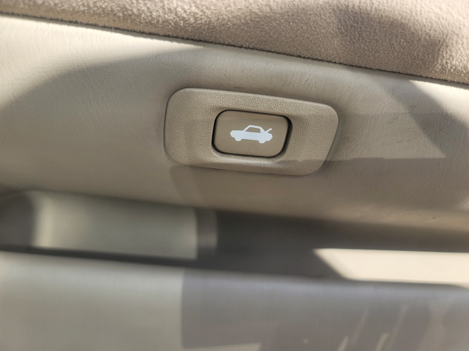 TOYOTA CROWN MODEL FEB 2000