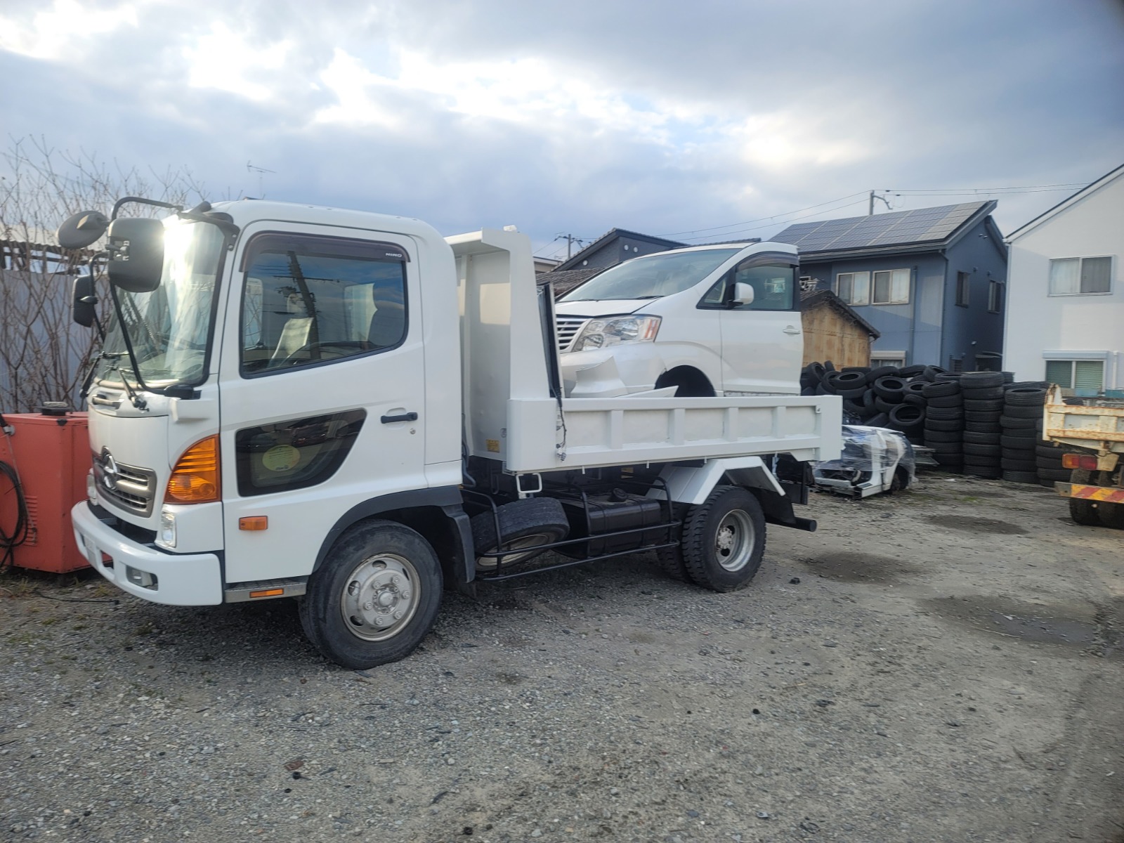 8-2011 HINO RANGER DUMPER