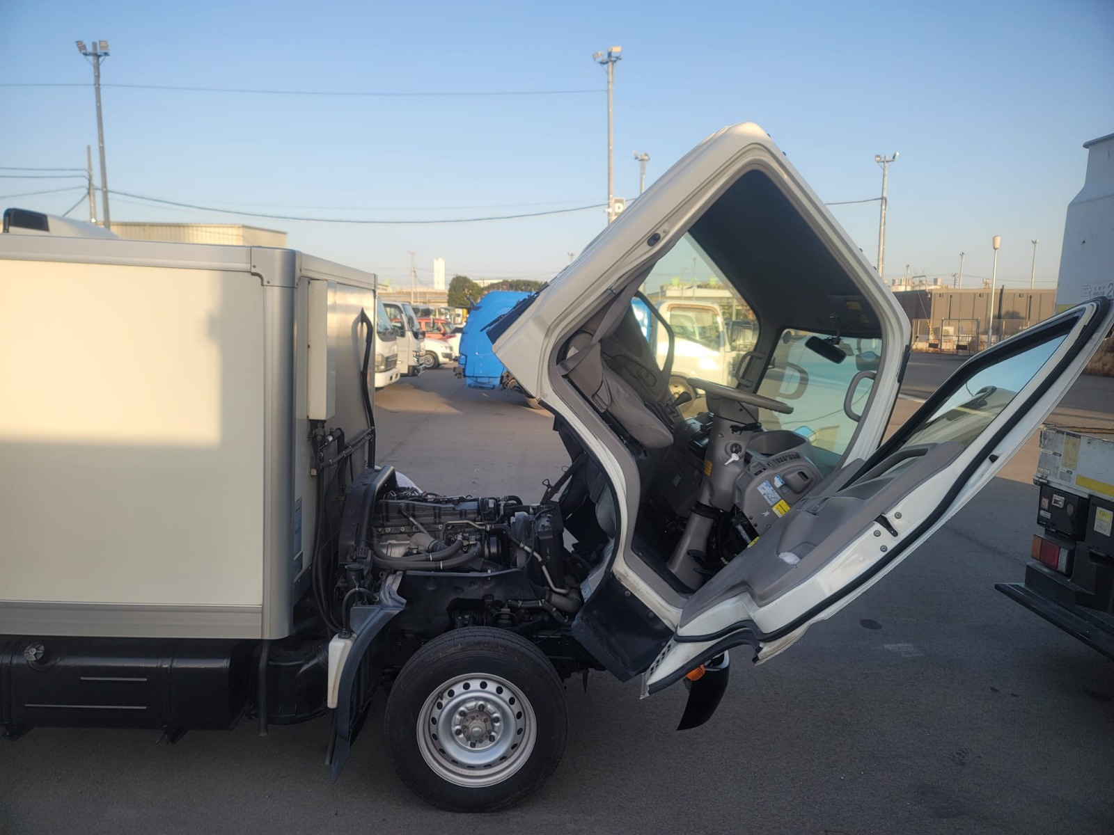 2-2010 TOYOTA TOWN-ACE FREEZER