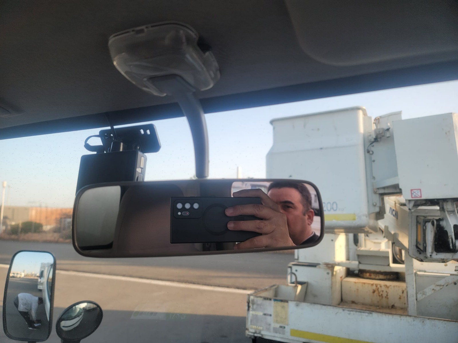 2-2010 TOYOTA TOWN-ACE FREEZER