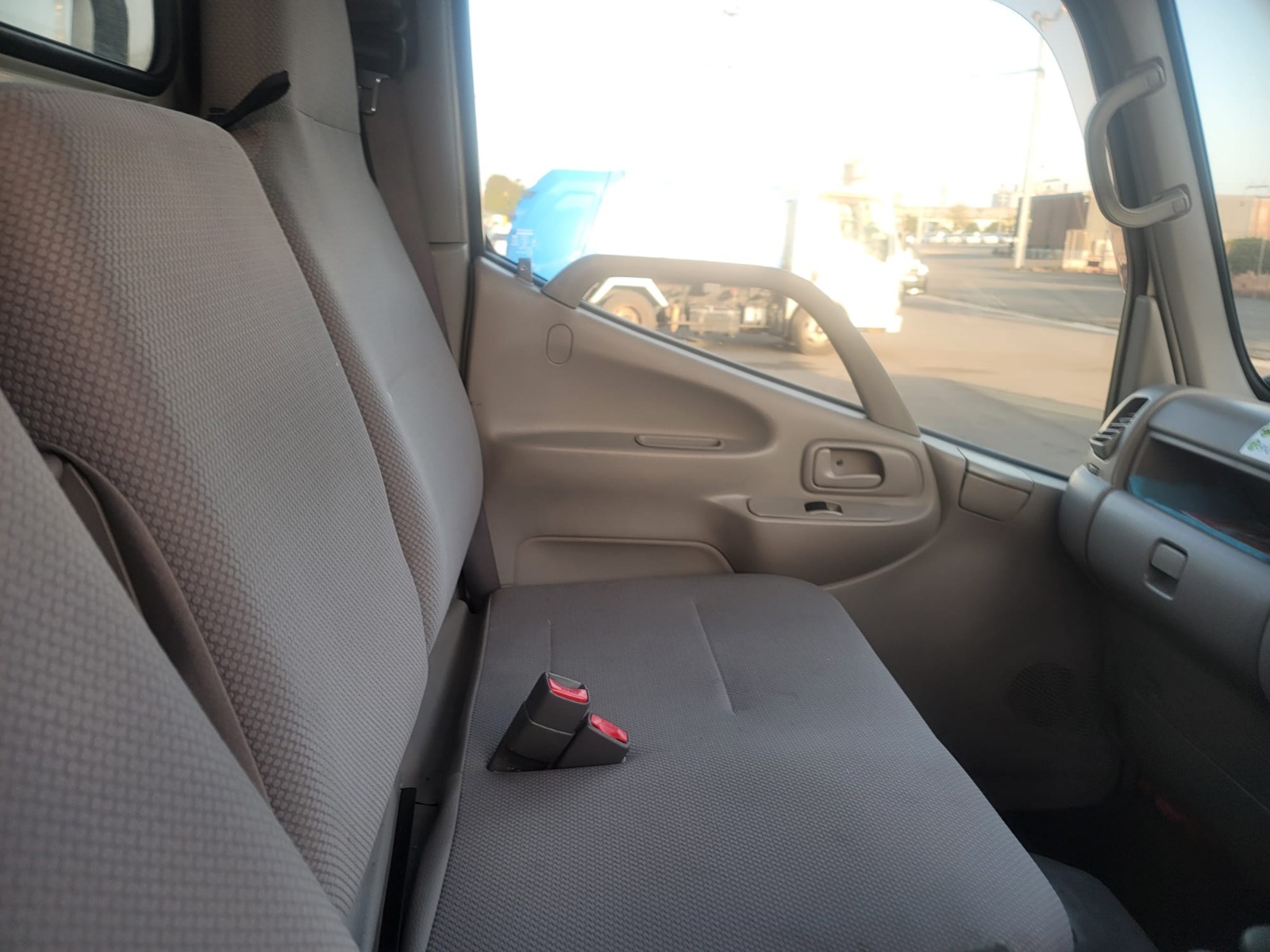 2-2010 TOYOTA TOWN-ACE FREEZER
