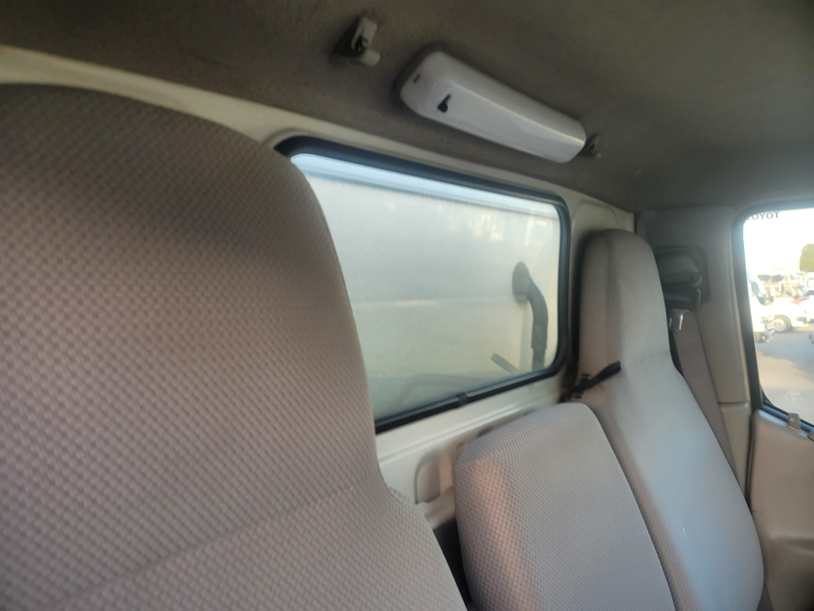 2-2010 TOYOTA TOWN-ACE FREEZER