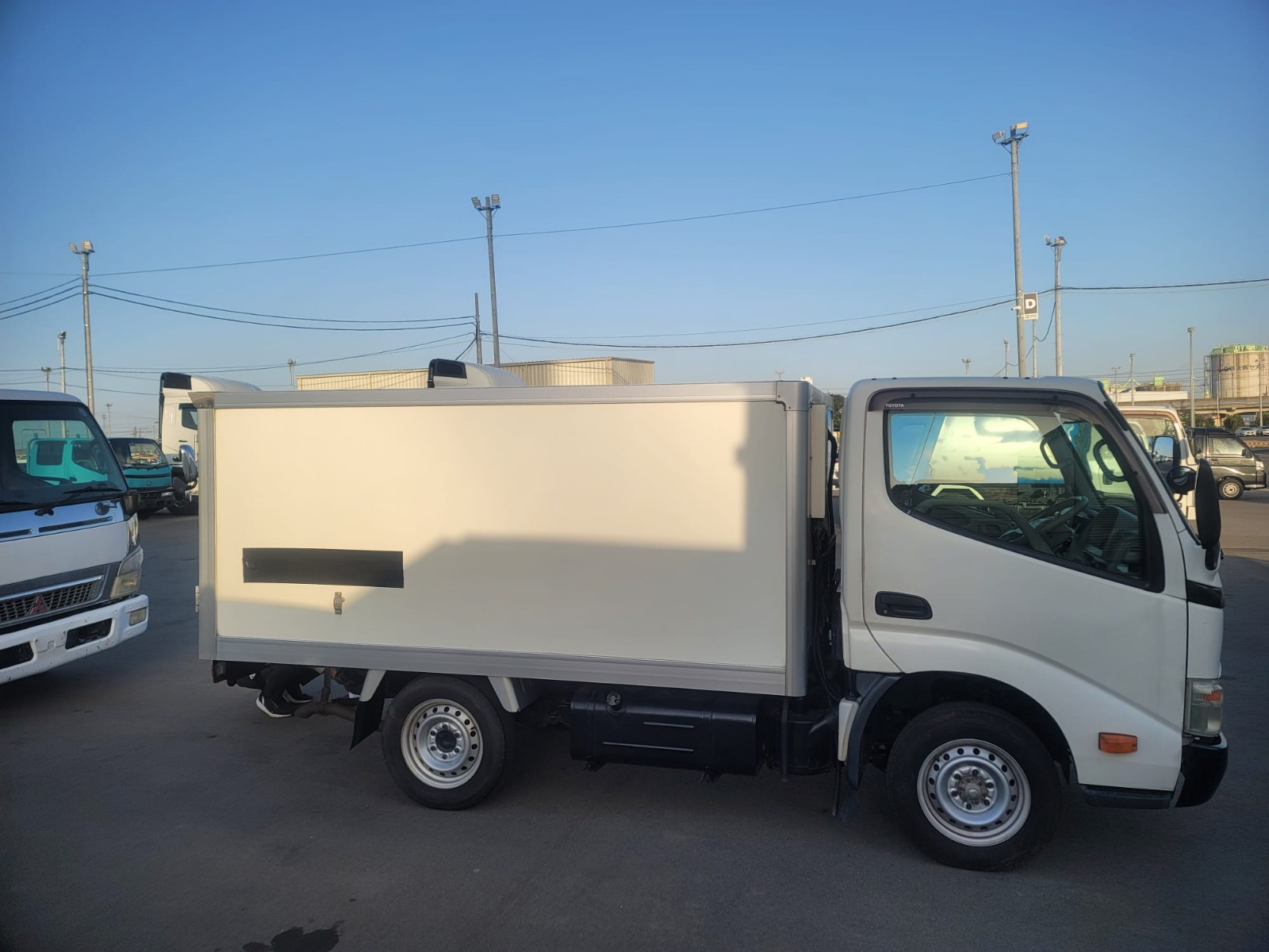 2-2010 TOYOTA TOWN-ACE FREEZER