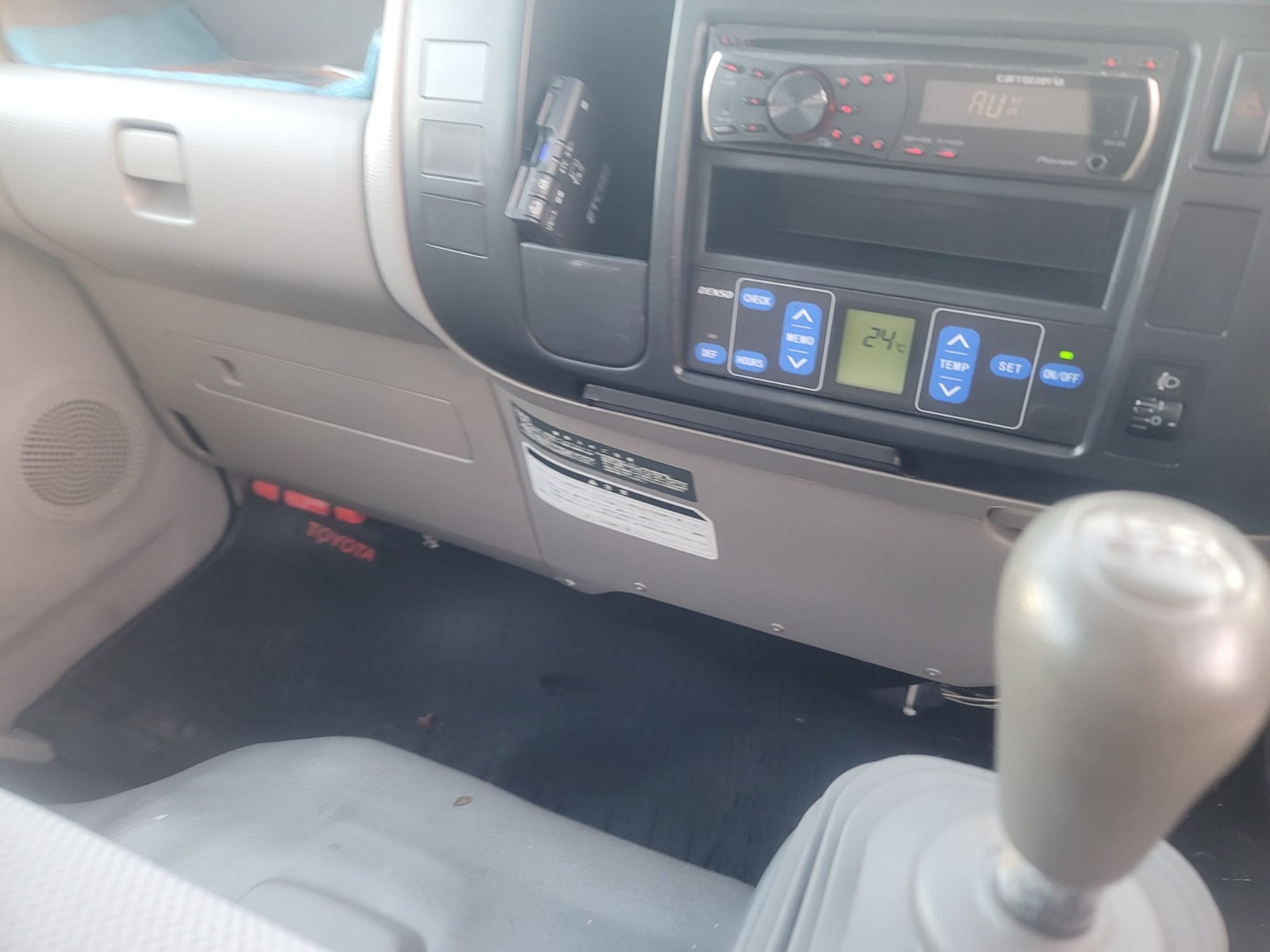 2-2010 TOYOTA TOWN-ACE FREEZER