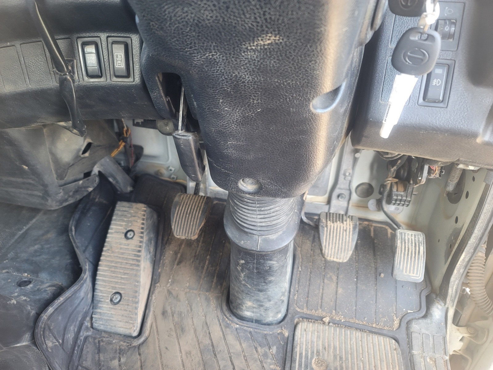 8-2011 HINO RANGER DUMPER