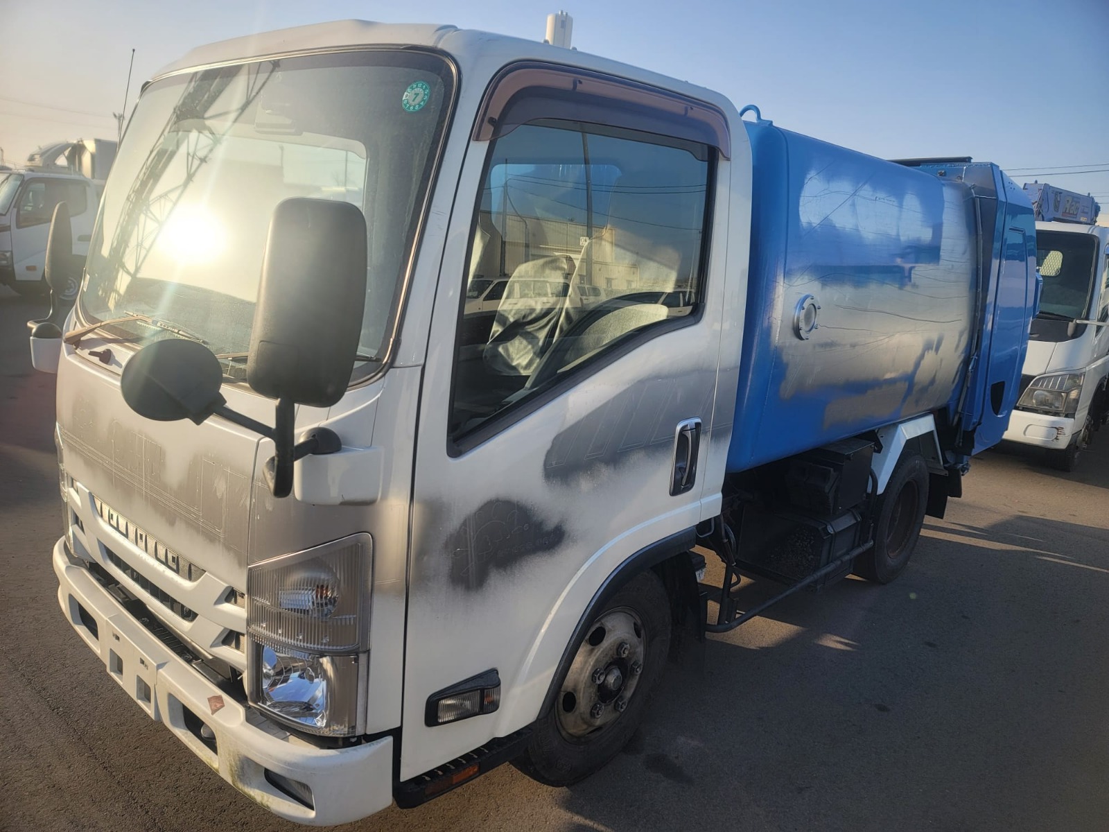 3-2014 ISUZU ELF TRUCK BARRAGE COLLECTOR