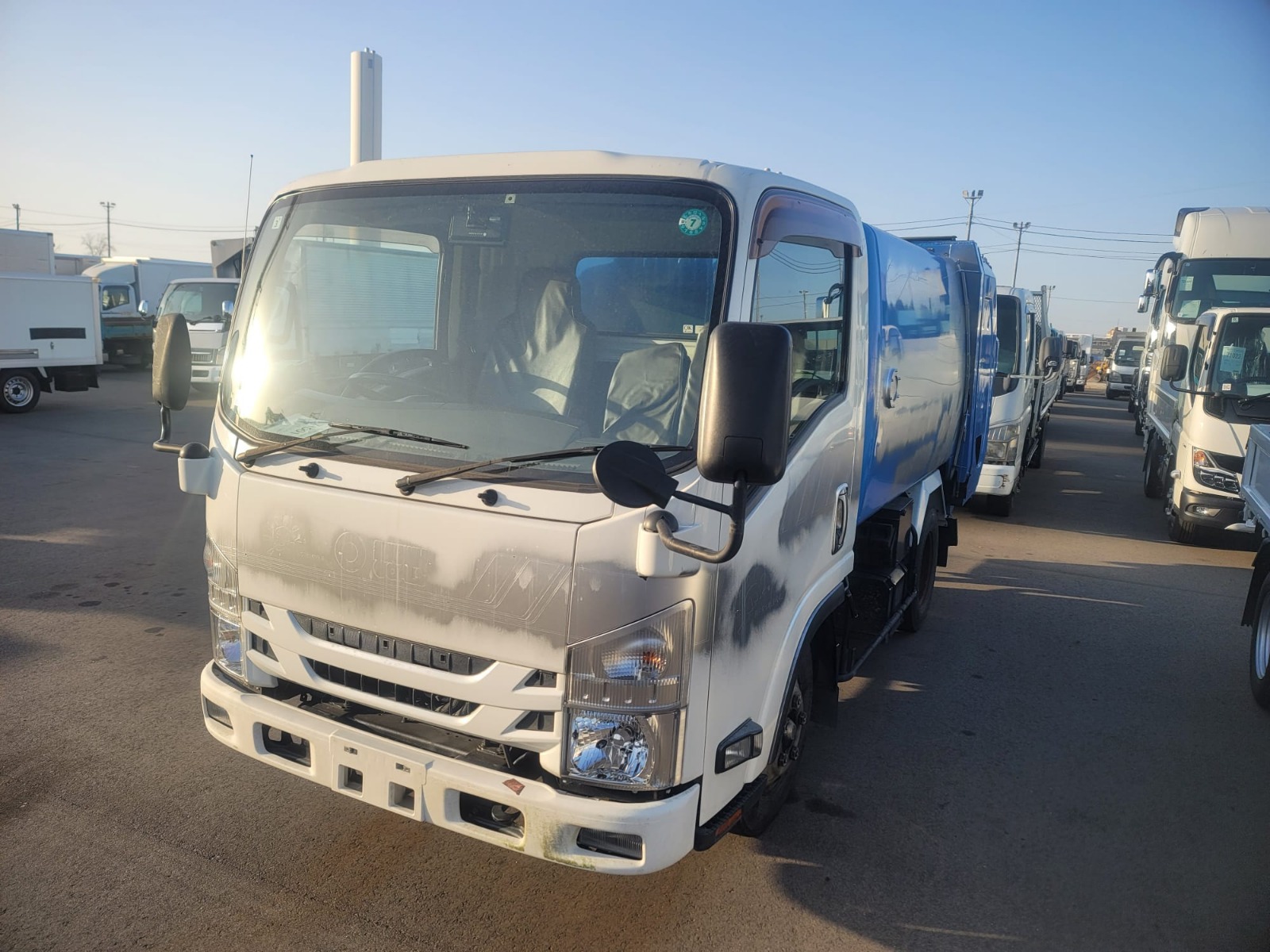 3-2014 ISUZU ELF TRUCK BARRAGE COLLECTOR