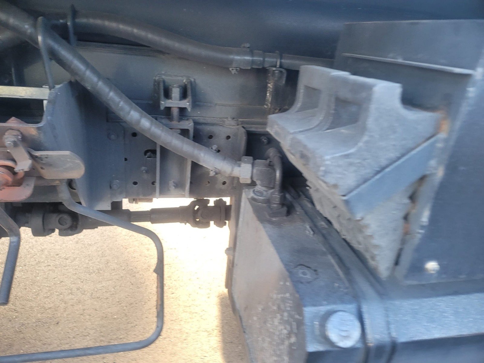 3-2014 ISUZU ELF TRUCK BARRAGE COLLECTOR