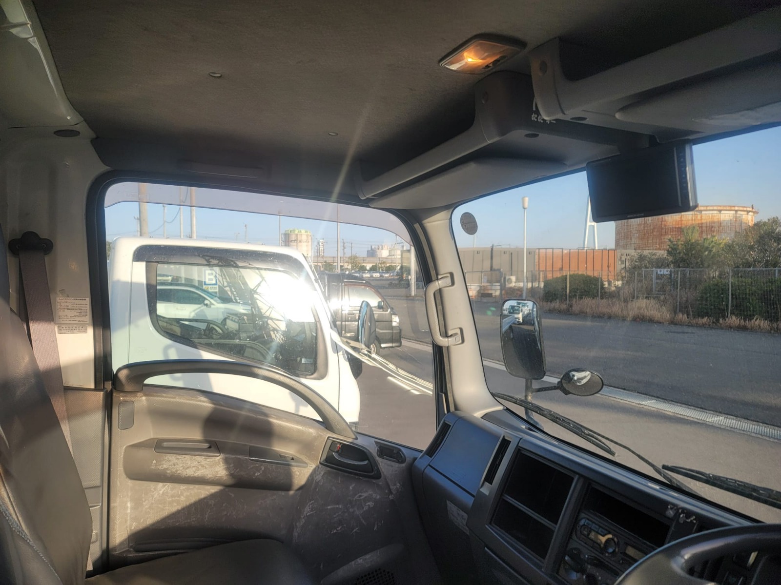 3-2014 ISUZU ELF TRUCK BARRAGE COLLECTOR