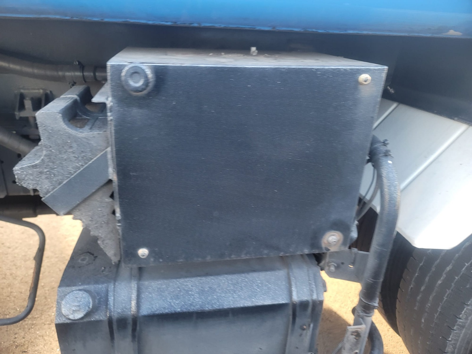 3-2014 ISUZU ELF TRUCK BARRAGE COLLECTOR