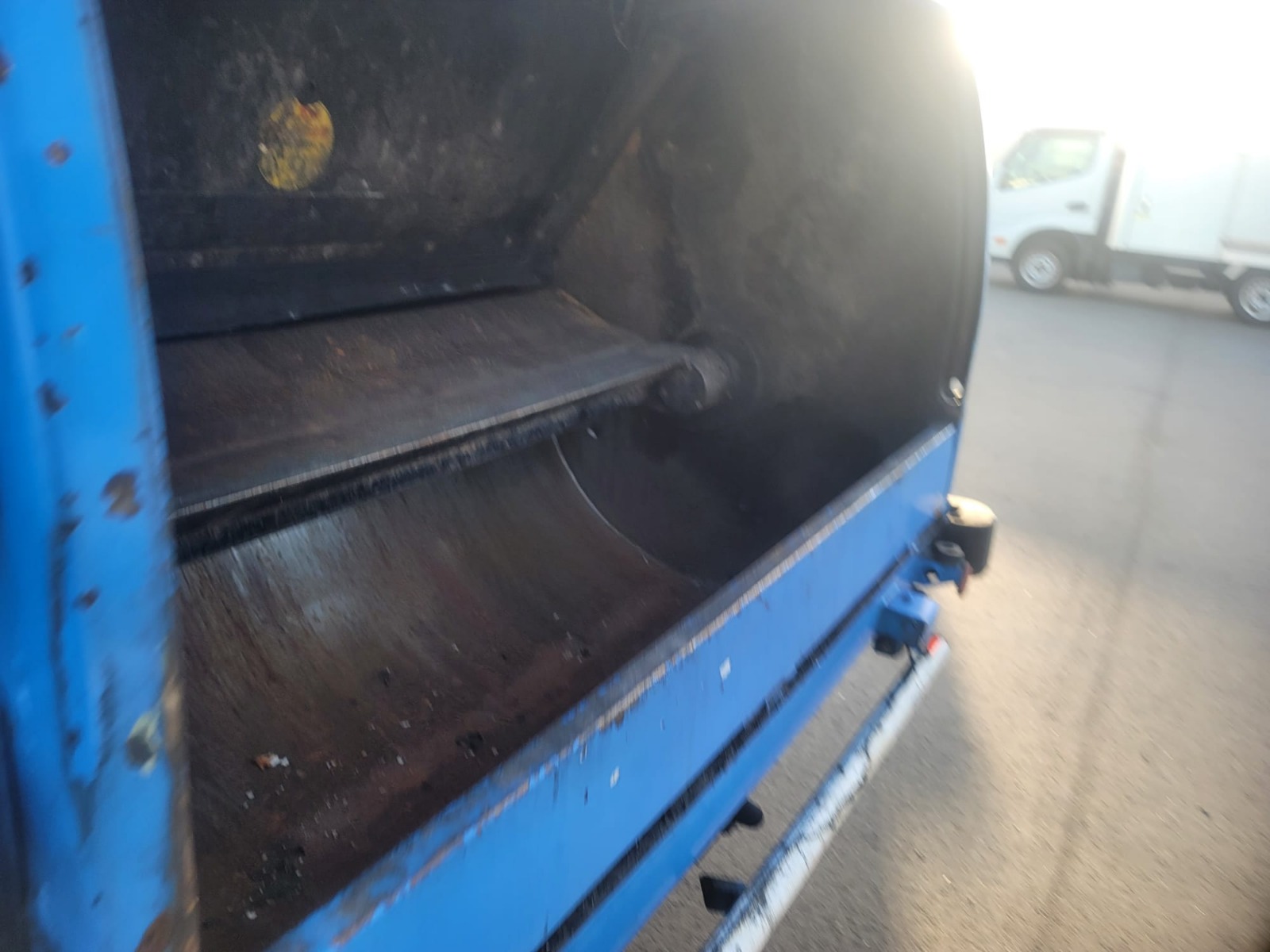 3-2014 ISUZU ELF TRUCK BARRAGE COLLECTOR