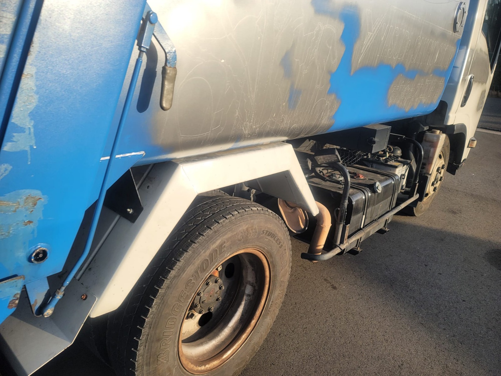 3-2014 ISUZU ELF TRUCK BARRAGE COLLECTOR