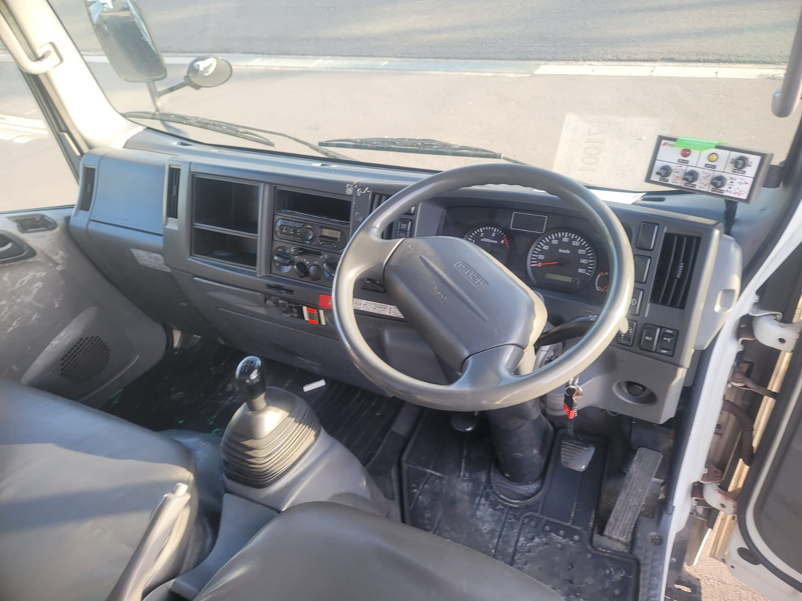 3-2014 ISUZU ELF TRUCK BARRAGE COLLECTOR