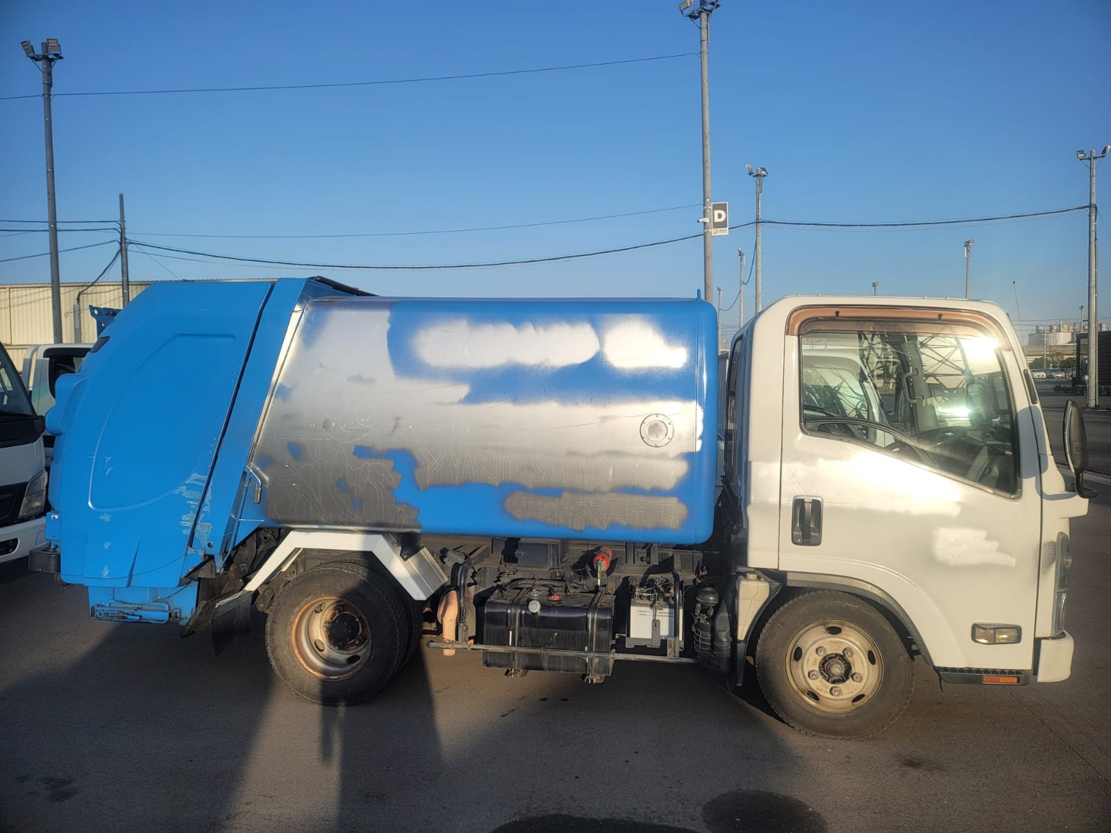3-2014 ISUZU ELF TRUCK BARRAGE COLLECTOR