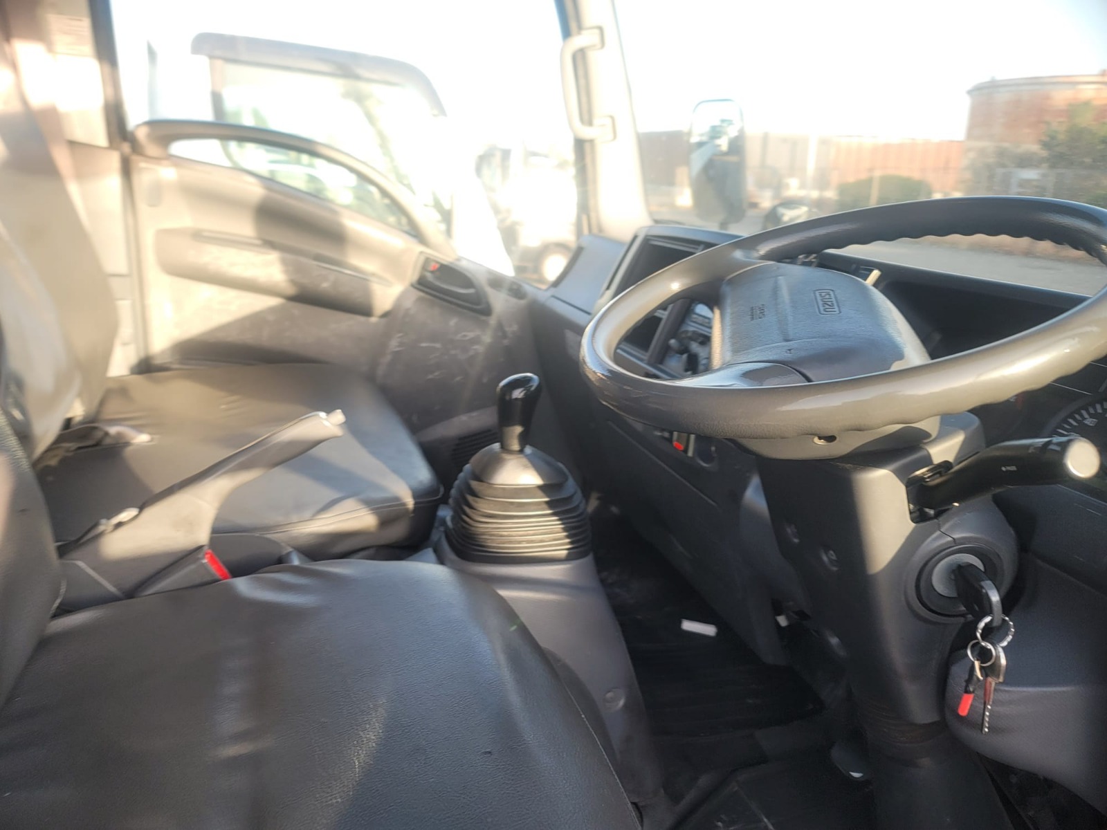 3-2014 ISUZU ELF TRUCK BARRAGE COLLECTOR