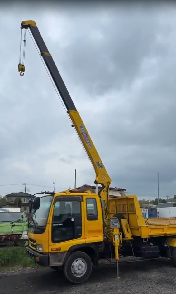 2001 ISUZU FORWARD CRANE DUMPER