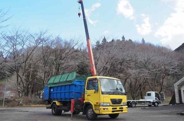02-2007 NISSAN CRANE DUMP