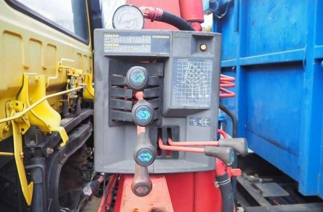 02-2007 NISSAN CRANE DUMP