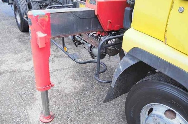 02-2007 NISSAN CRANE DUMP