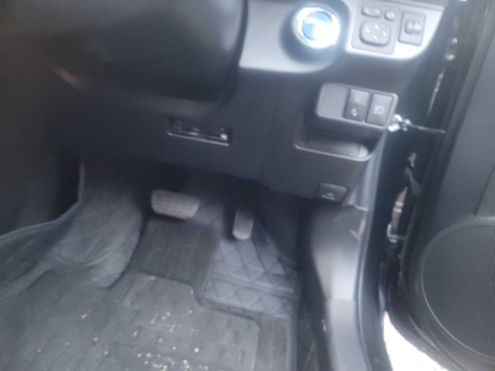 12-2018 TOYOTA AQUA