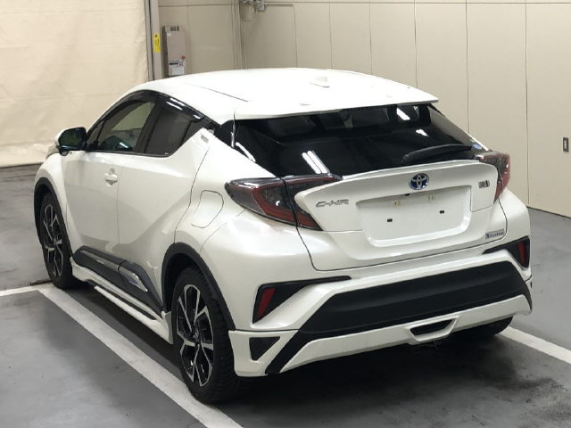 02-2017 TOYOTA C-HR