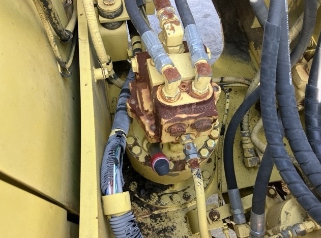 1996 KOMATSU EXCAVATOR