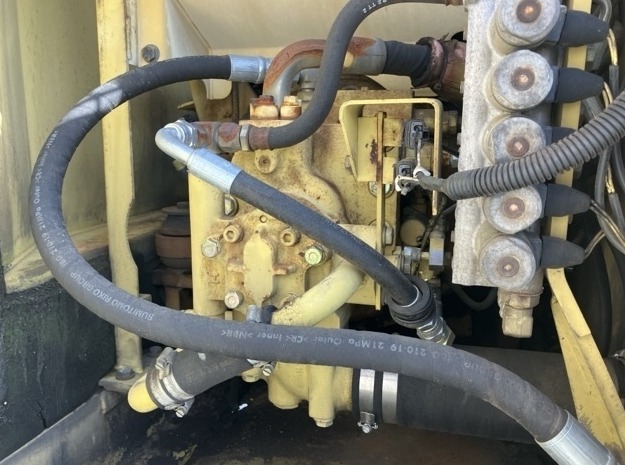 1996 KOMATSU EXCAVATOR