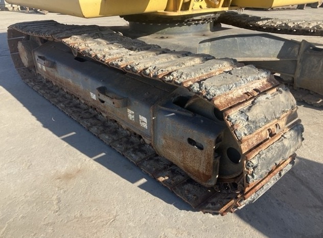 2013 KOMATSU EXCAVATOR