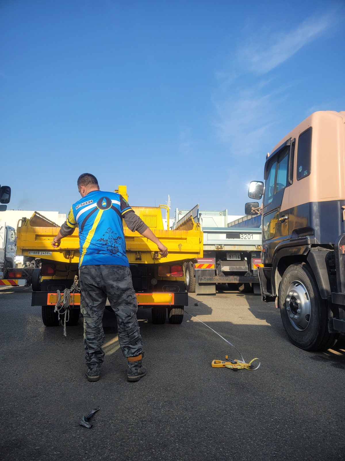 2001 ISUZU FORWARD CRANE DUMPER