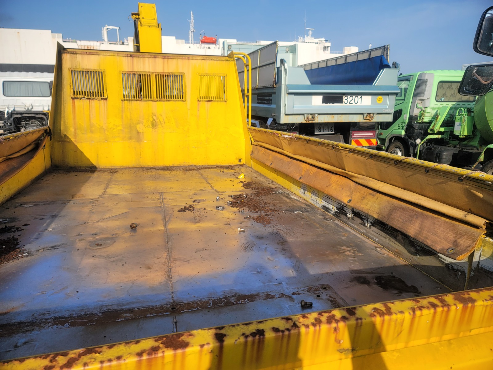 2001 ISUZU FORWARD CRANE DUMPER