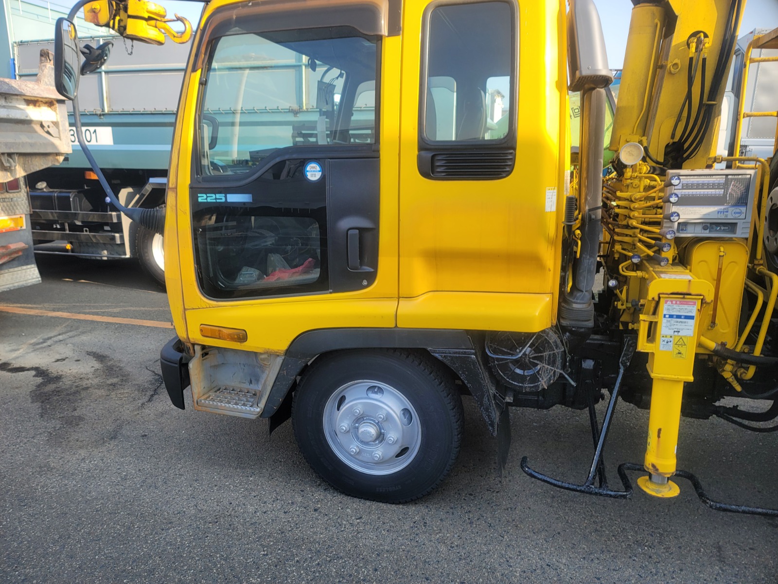 2001 ISUZU FORWARD CRANE DUMPER