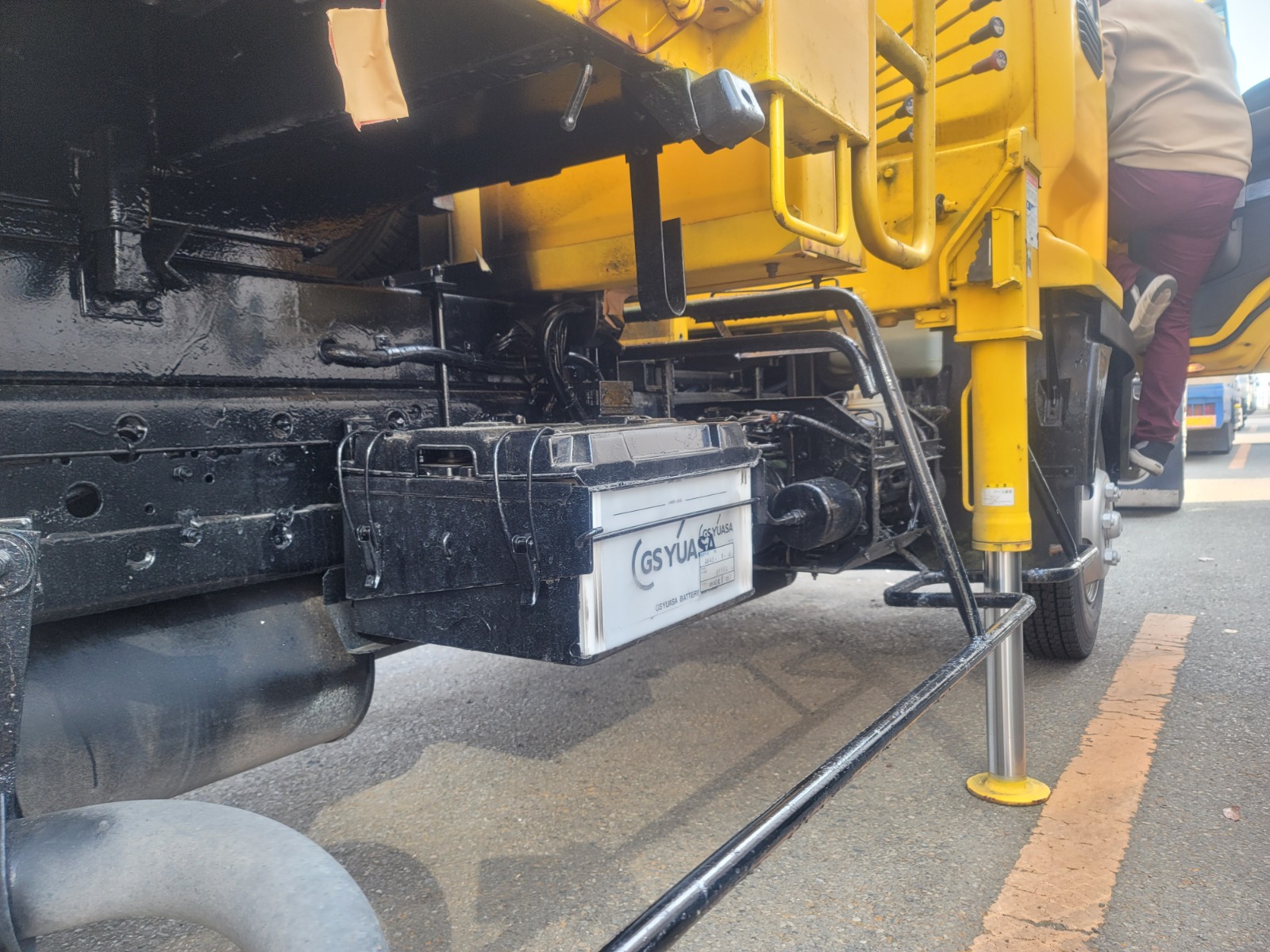 2001 ISUZU FORWARD CRANE DUMPER