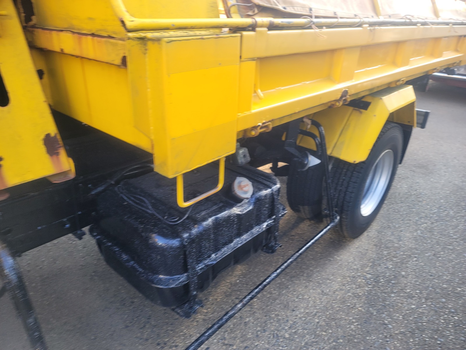 2001 ISUZU FORWARD CRANE DUMPER