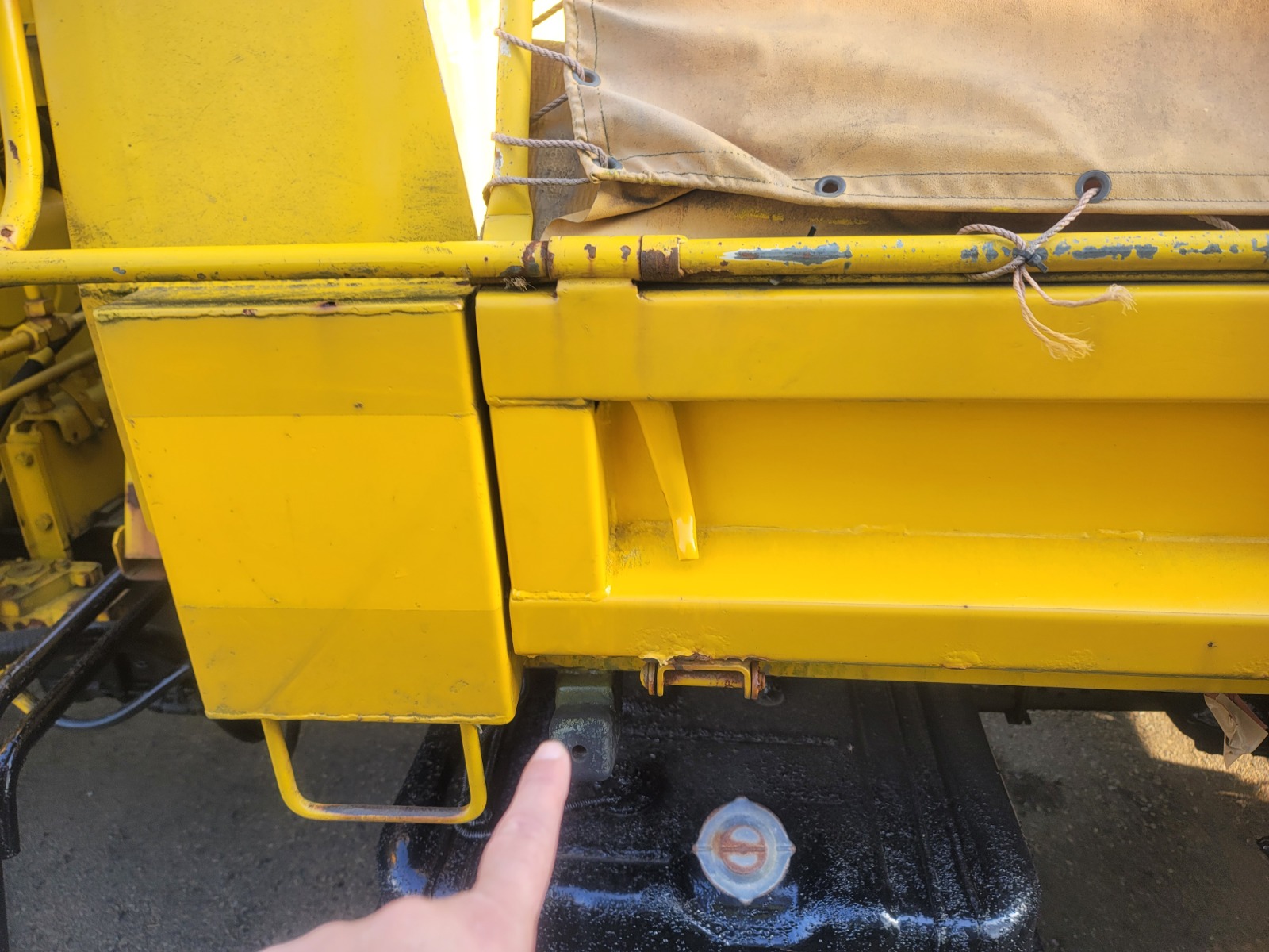 2001 ISUZU FORWARD CRANE DUMPER