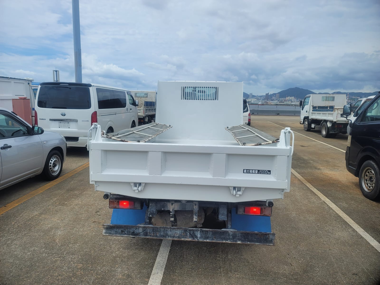 09/2011 Mitsubishi Canter Dumper