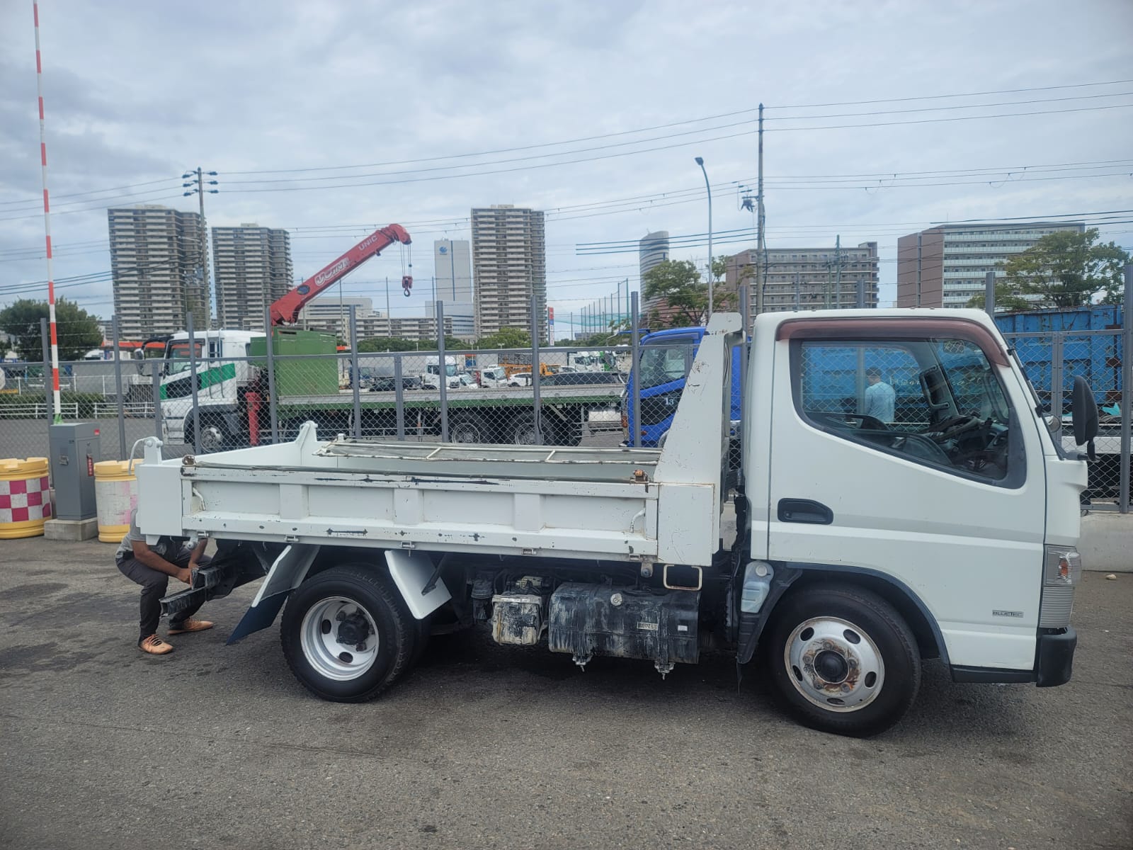 09/2011 Mitsubishi Canter Dumper