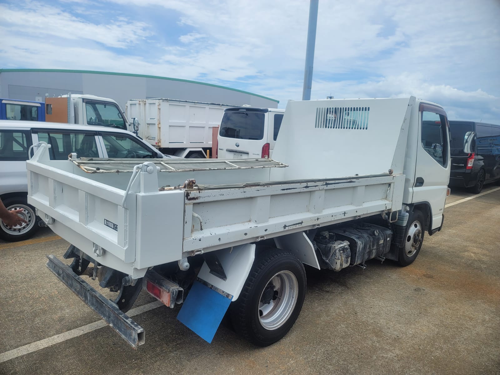 09/2011 Mitsubishi Canter Dumper