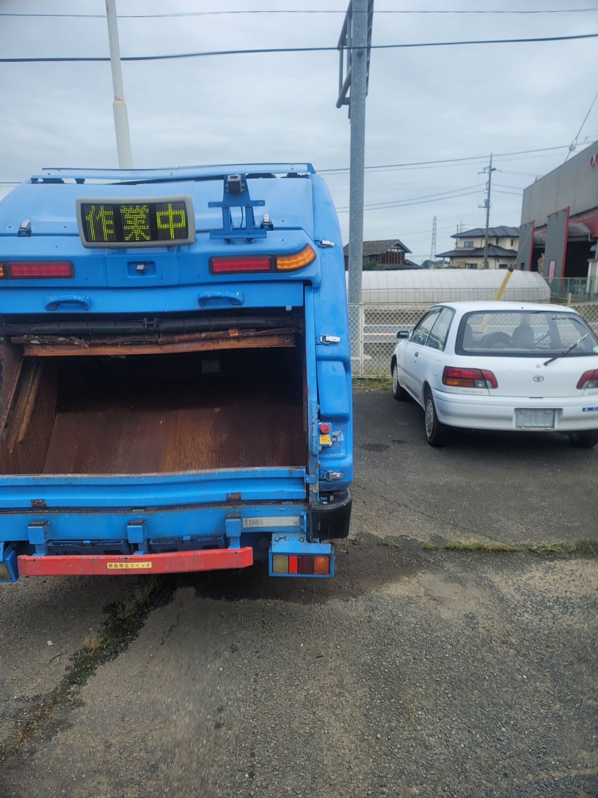 DEC 2011 ISUZU ELF GARBAGE TRUCK