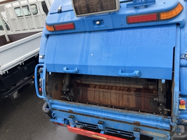 DEC 2011 ISUZU ELF GARBAGE TRUCK