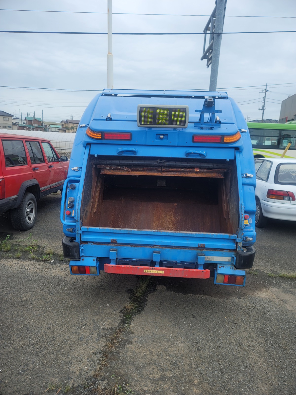 DEC 2011 ISUZU ELF GARBAGE TRUCK
