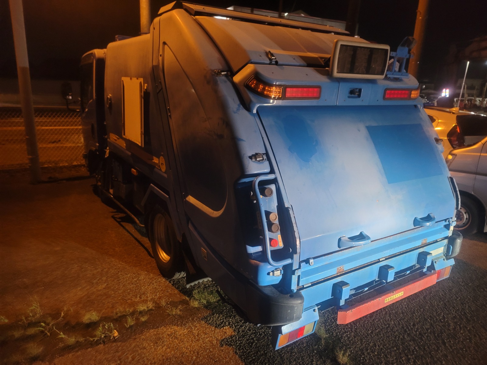 DEC 2011 ISUZU ELF GARBAGE TRUCK