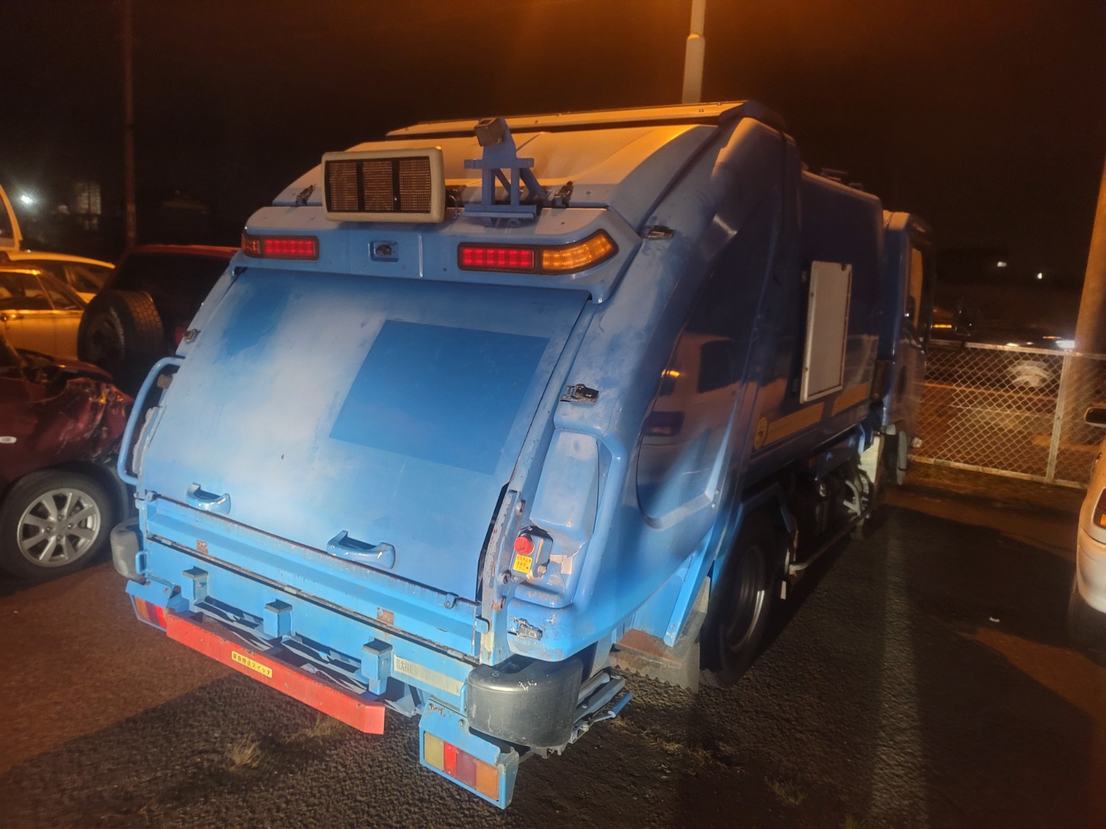 DEC 2011 ISUZU ELF GARBAGE TRUCK