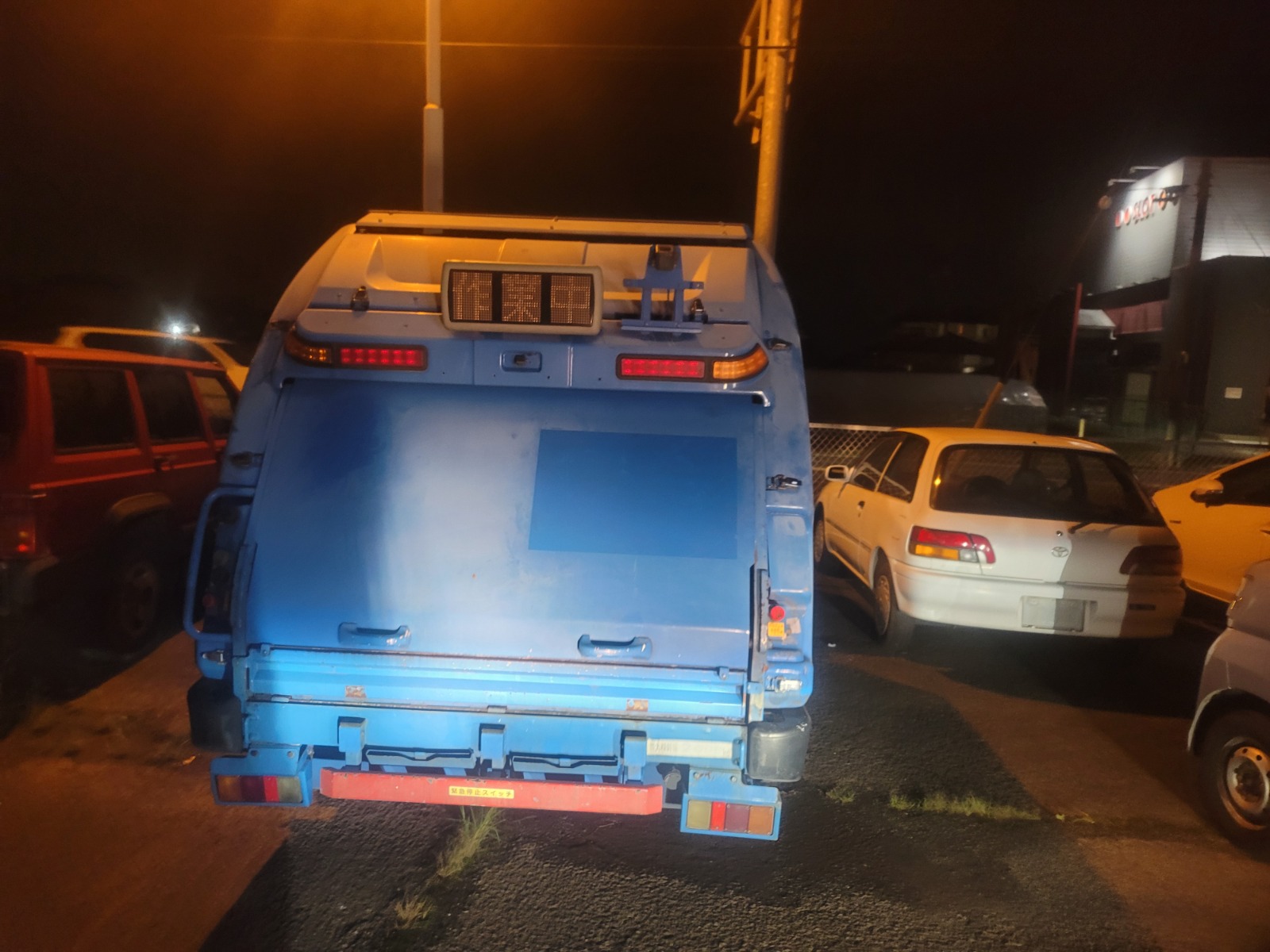 DEC 2011 ISUZU ELF GARBAGE TRUCK