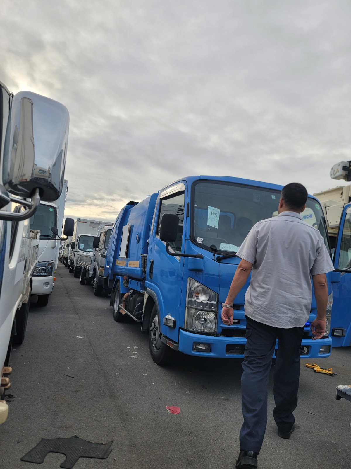 DEC 2011 ISUZU ELF GARBAGE TRUCK