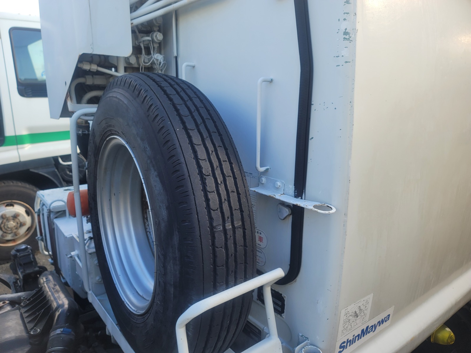 2009 ISUZU elf Garbage Truck