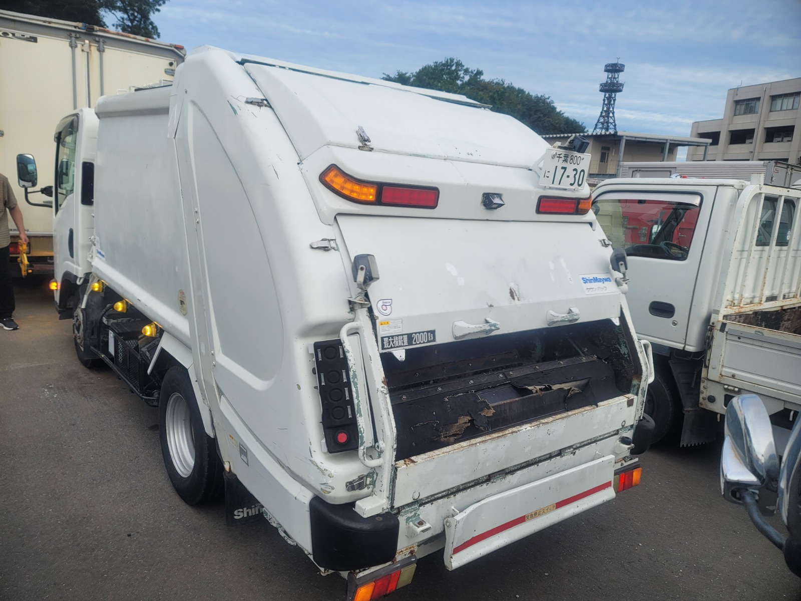 2009 ISUZU elf Garbage Truck