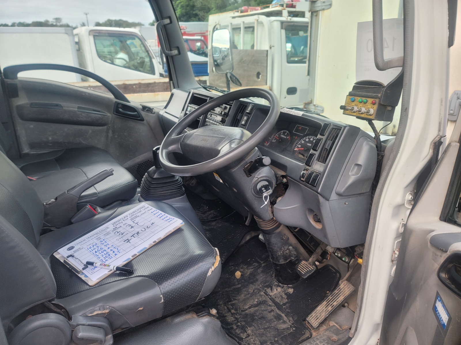 2009 ISUZU elf Garbage Truck