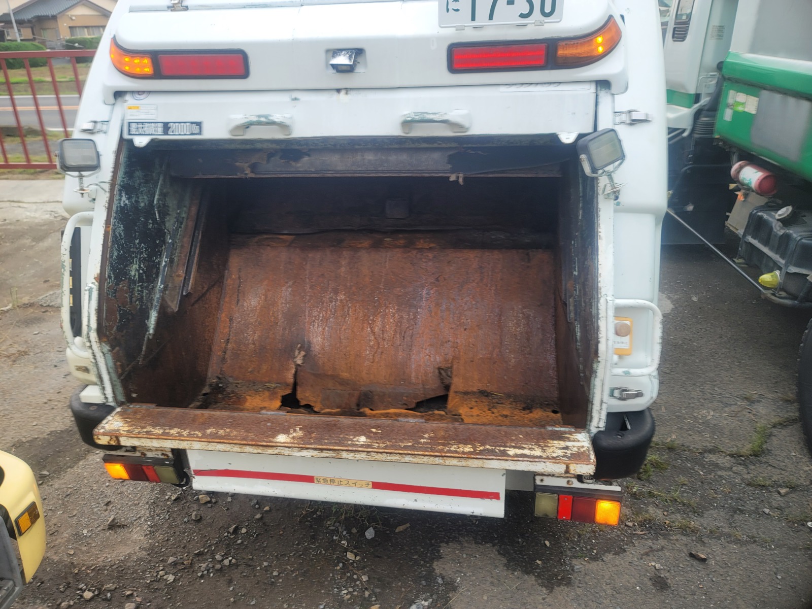2009 ISUZU elf Garbage Truck